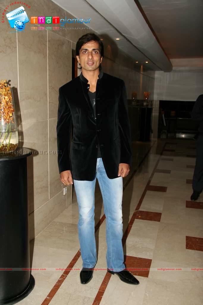 Celina Jaitley at Achiever Awards Event hd photo